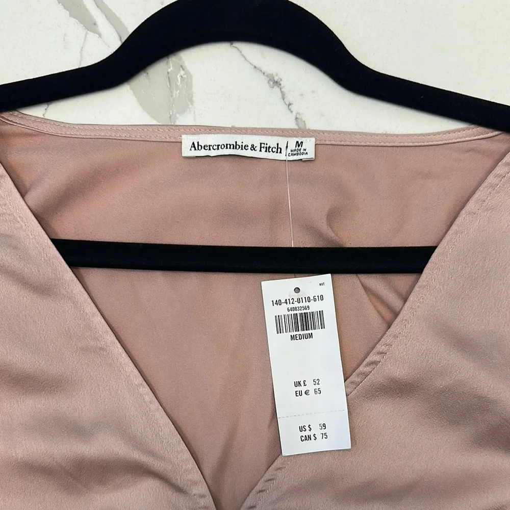 NWT Abercrombie & Fitch Blush Button-Up Blouse - Picture 2 of 4